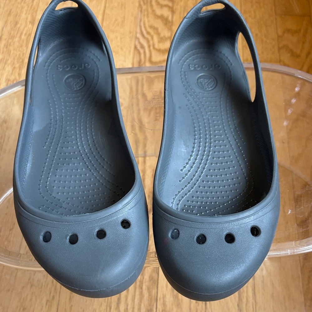 CROCS WOMEN'S KADEE GRAY BALLET FLATS, SZ: 9; EUC